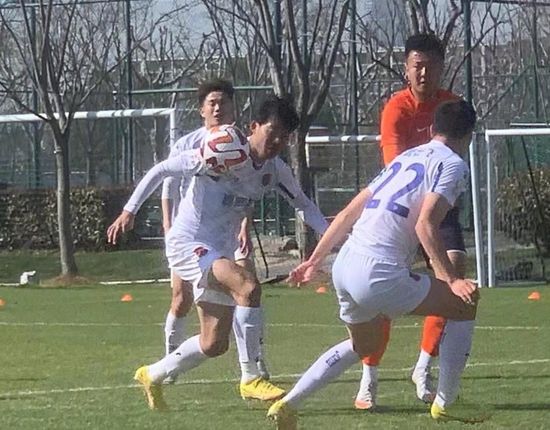 嗯啊h客厅hh青梅h日日偷换